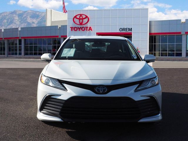 2022 Toyota Camry Hybrid XLE