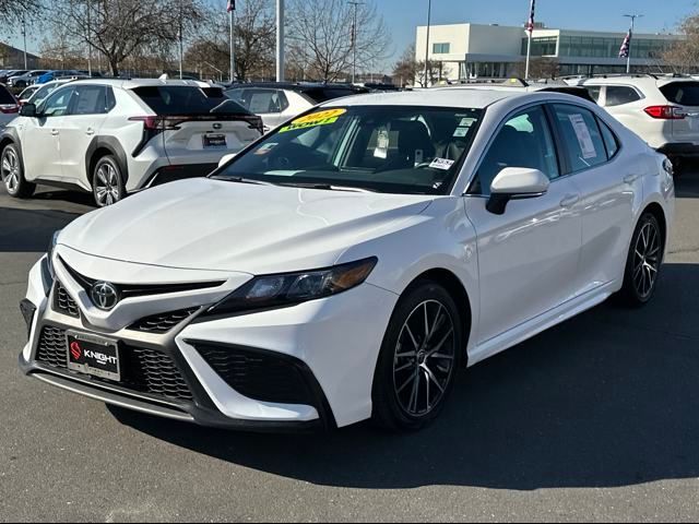 2022 Toyota Camry SE