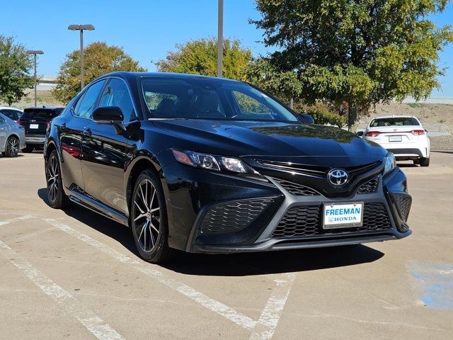 2022 Toyota Camry SE