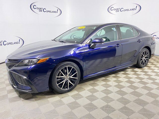 2022 Toyota Camry SE