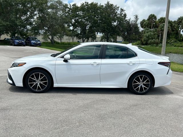 2022 Toyota Camry SE