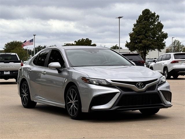 2022 Toyota Camry SE