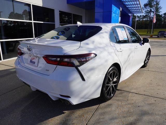 2022 Toyota Camry SE