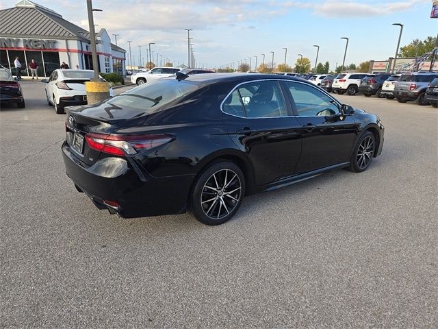 2022 Toyota Camry SE