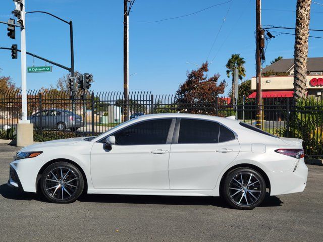 2022 Toyota Camry SE