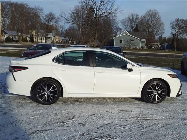 2022 Toyota Camry SE