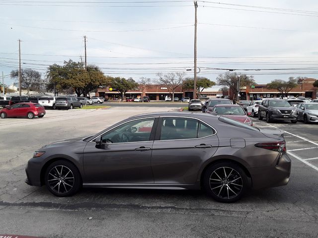 2022 Toyota Camry SE