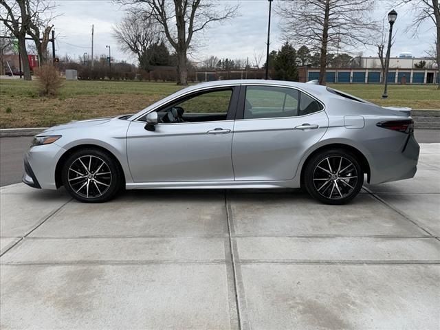 2022 Toyota Camry SE