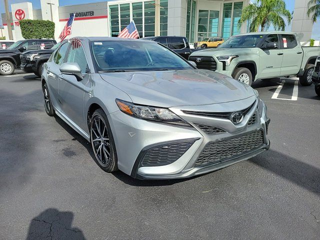 2022 Toyota Camry SE