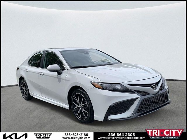 2022 Toyota Camry SE