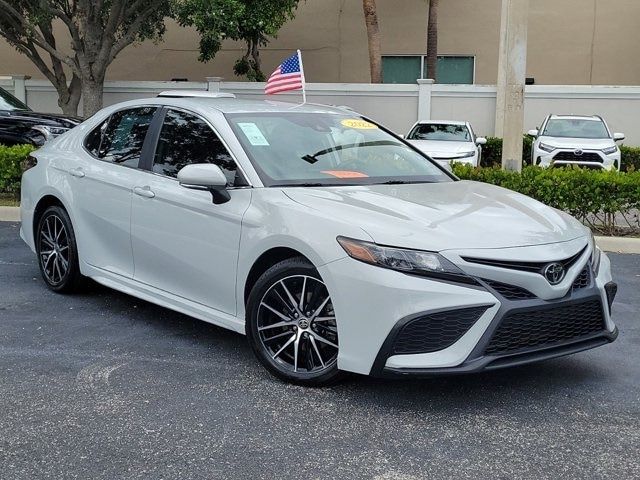 2022 Toyota Camry SE