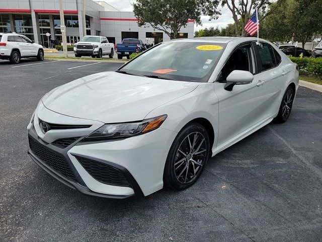 2022 Toyota Camry SE