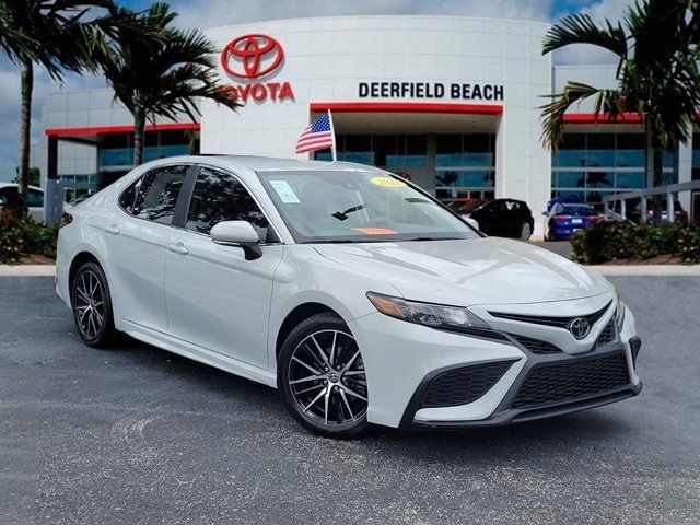 2022 Toyota Camry SE