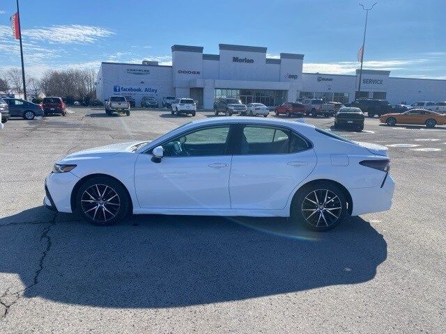 2022 Toyota Camry SE