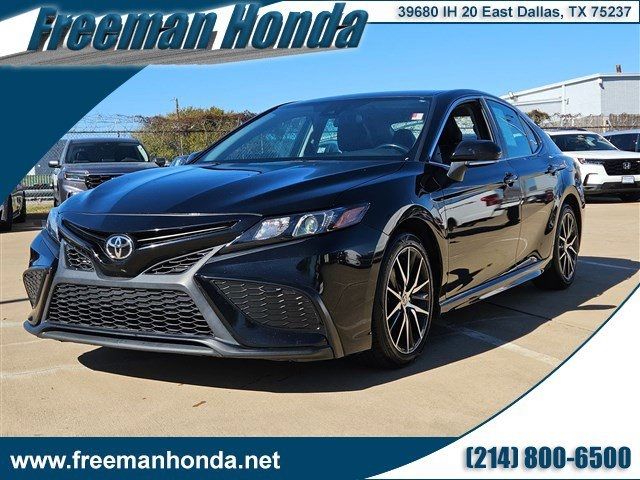 2022 Toyota Camry SE