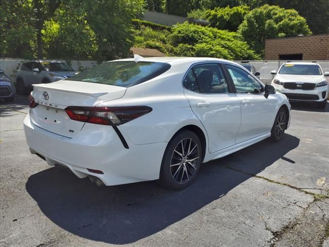 2022 Toyota Camry SE