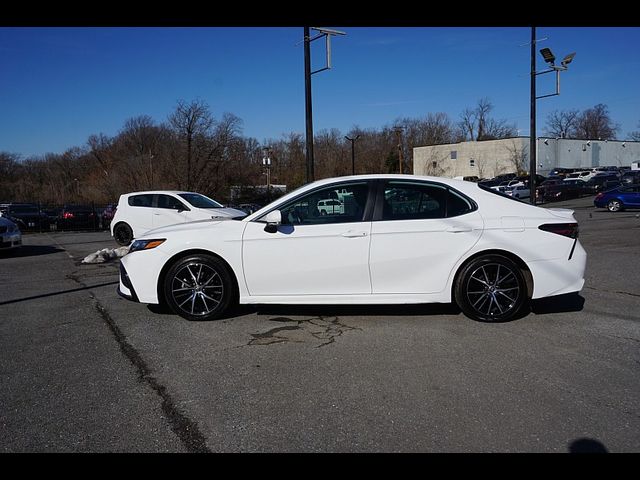 2022 Toyota Camry SE