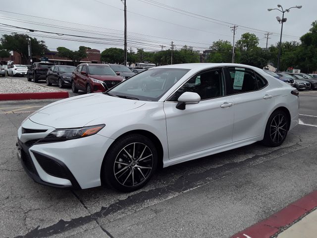 2022 Toyota Camry SE