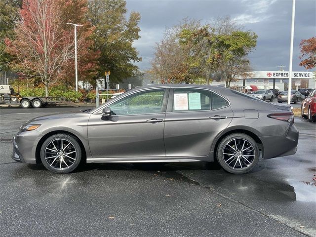 2022 Toyota Camry SE