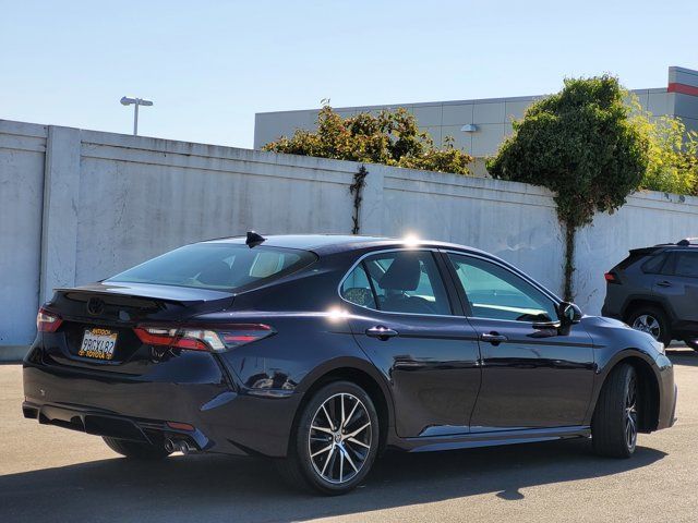 2022 Toyota Camry SE