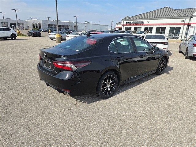 2022 Toyota Camry SE