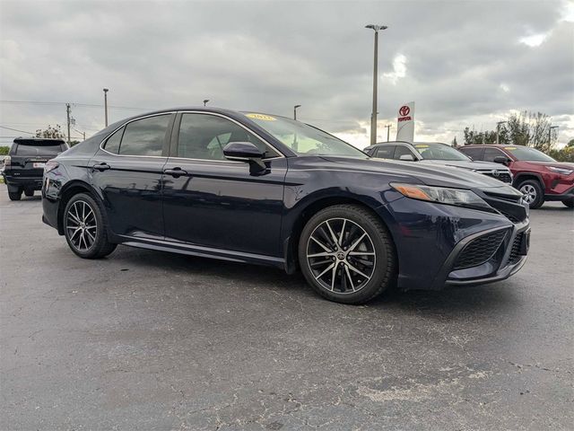 2022 Toyota Camry SE