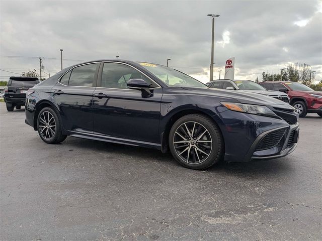 2022 Toyota Camry SE