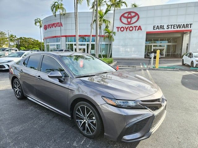 2022 Toyota Camry SE