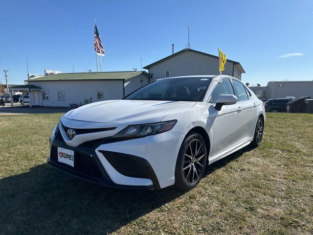 2022 Toyota Camry SE