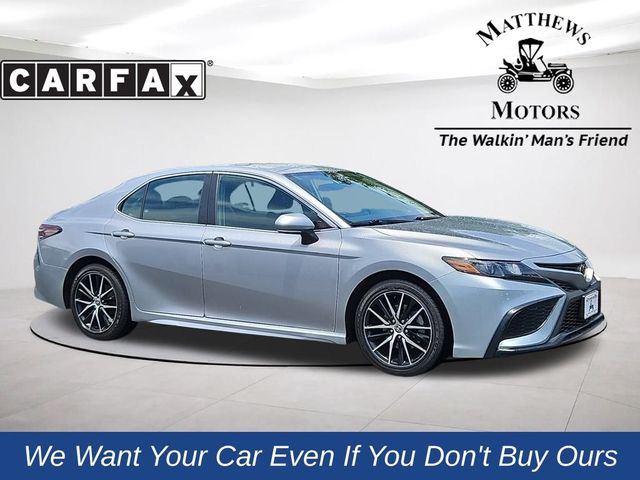 2022 Toyota Camry SE