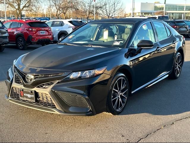 2022 Toyota Camry SE