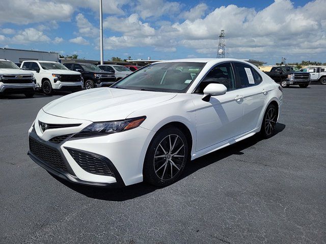 2022 Toyota Camry SE