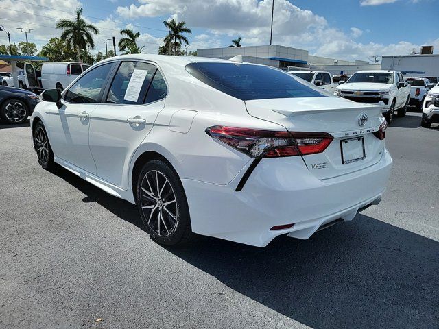 2022 Toyota Camry SE