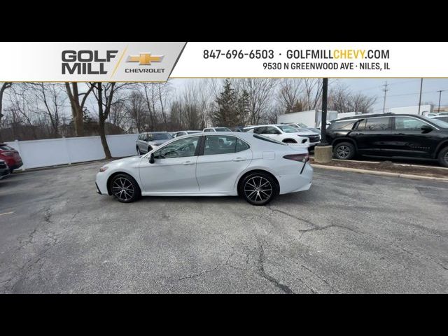 2022 Toyota Camry SE