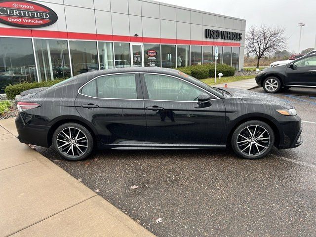 2022 Toyota Camry SE