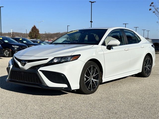 2022 Toyota Camry SE