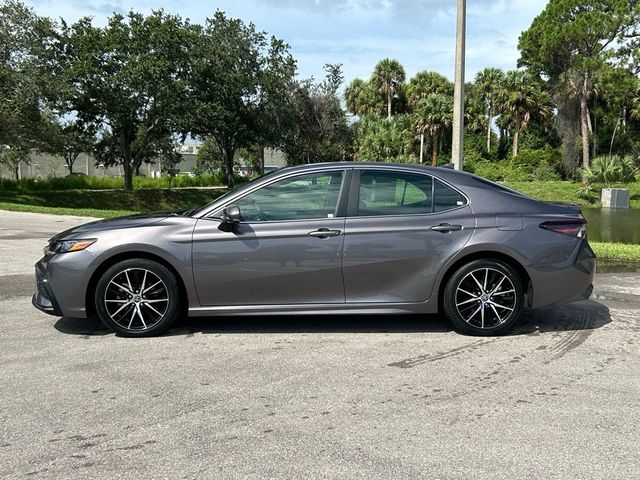 2022 Toyota Camry SE