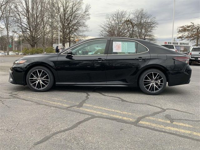 2022 Toyota Camry SE