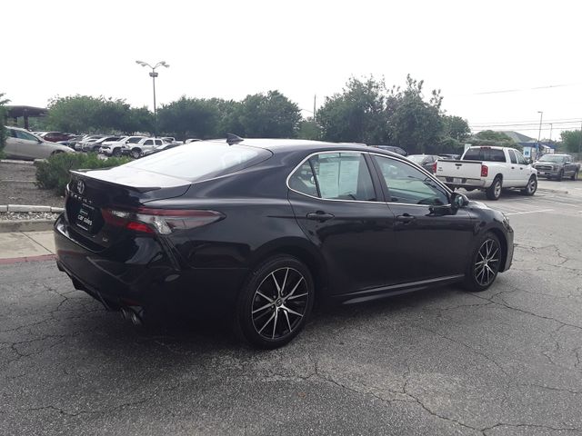 2022 Toyota Camry SE