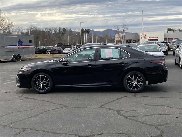 2022 Toyota Camry SE