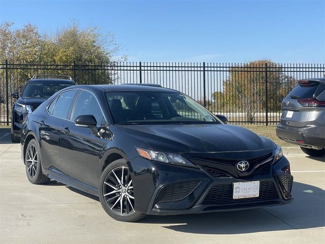 2022 Toyota Camry SE