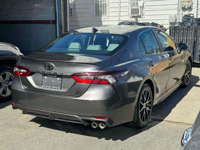 2022 Toyota Camry SE