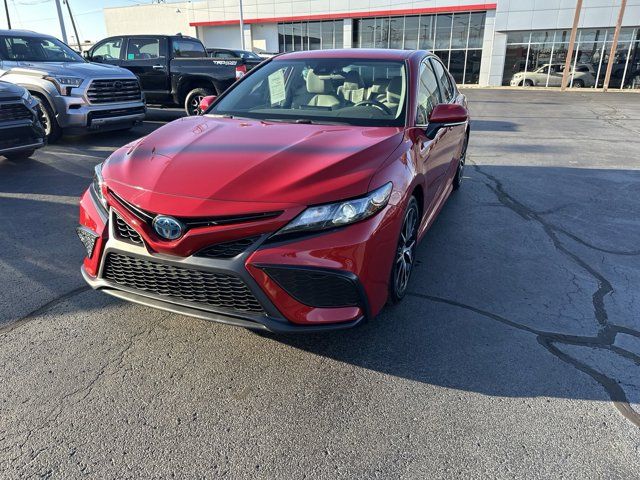 2022 Toyota Camry Hybrid SE