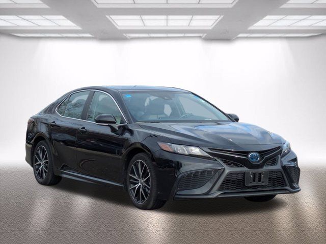 2022 Toyota Camry Hybrid SE