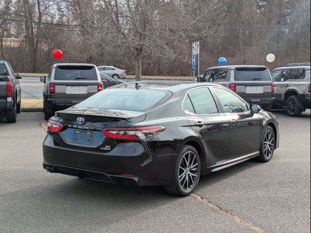 2022 Toyota Camry Hybrid SE