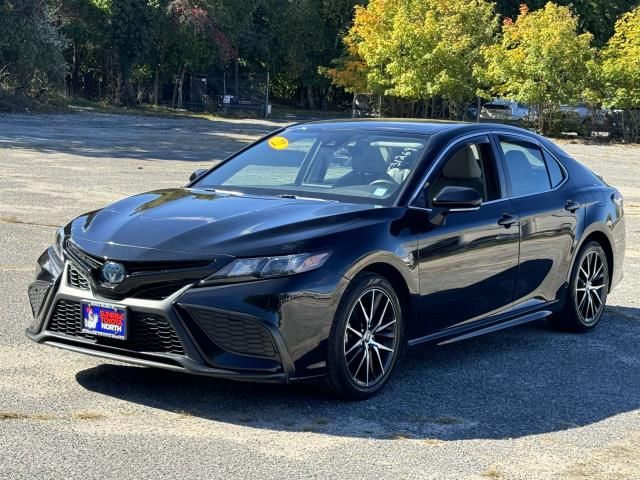 2022 Toyota Camry Hybrid SE