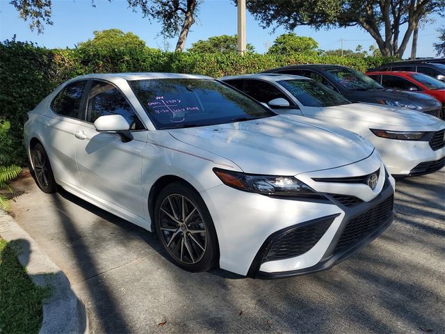 2022 Toyota Camry SE