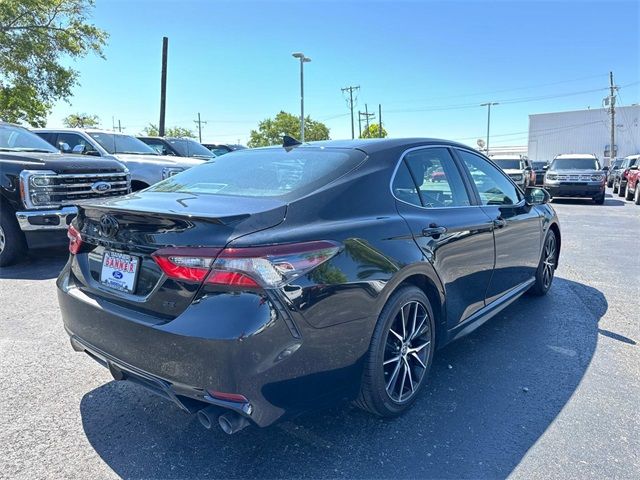 2022 Toyota Camry SE