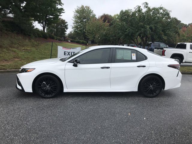 2022 Toyota Camry Hybrid SE