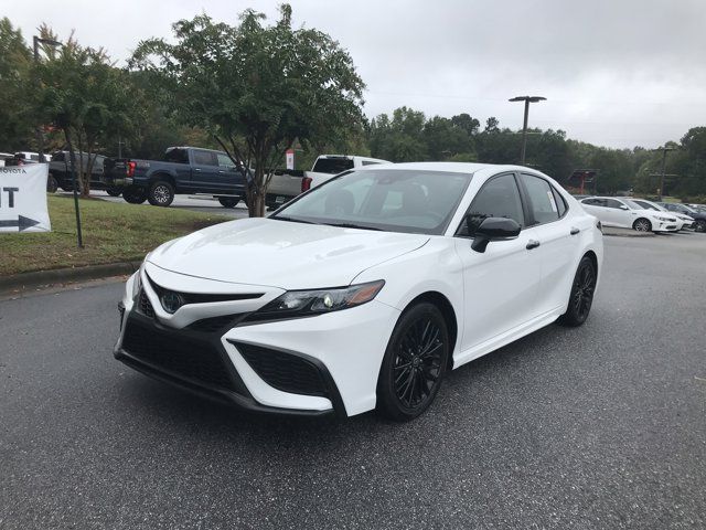 2022 Toyota Camry Hybrid SE